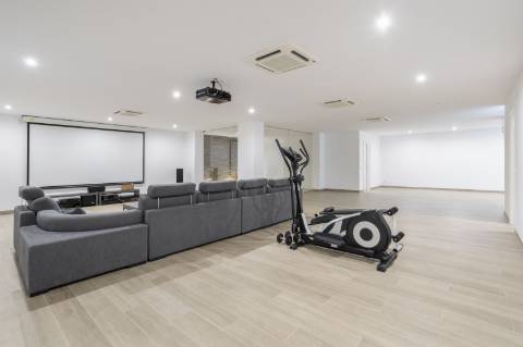 Moradia elegante T3+1 com garagem para 4 carros e vista panorâmica