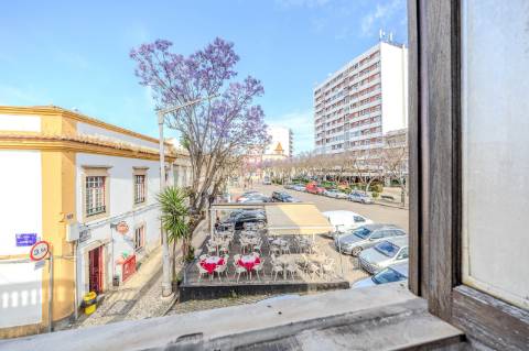 FARO - Oportunidade de Investimento: 2 Escritórios/Lojas no Centro