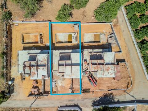 BOLIQUEIME - Moradia T3 com piscina em construção