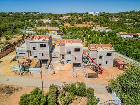 BOLIQUEIME - Moradia T3 com piscina em construção
