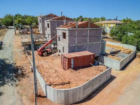 BOLIQUEIME - Moradia T3 com piscina em construção