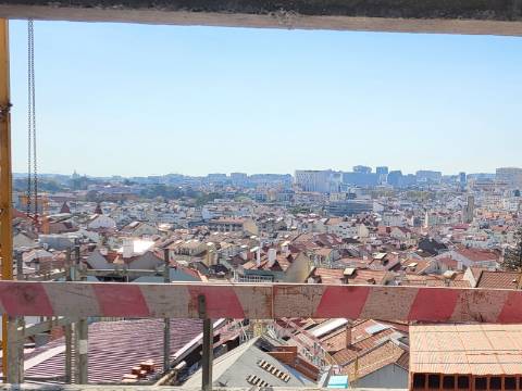 Apartamento com vista num condomínio com Jardim e piscina Arroios