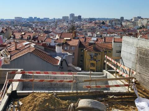 Apartamento com vista num condomínio com Jardim e piscina Arroios