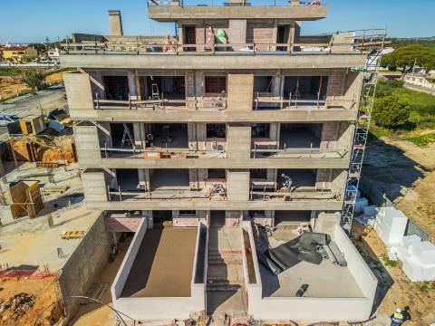 GAMBELAS - T3 penthouse e com terraço privado