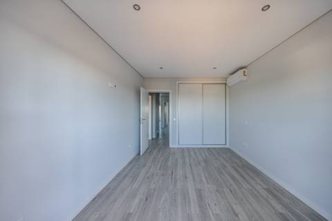 GAMBELAS - T3 penthouse e com terraço privado