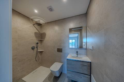 GAMBELAS - T3 penthouse e com terraço privado