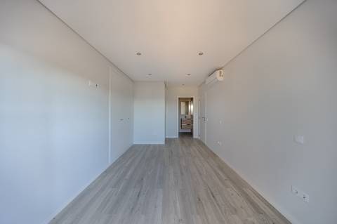 GAMBELAS - T3 penthouse e com terraço privado