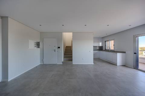 GAMBELAS - T3 penthouse e com terraço privado