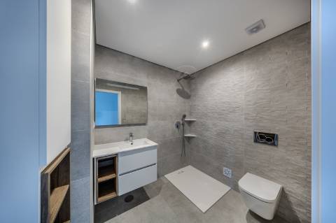 GAMBELAS - T3 penthouse e com terraço privado