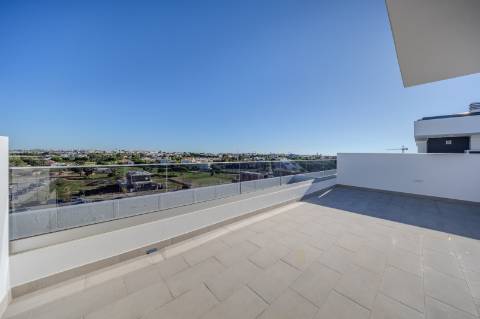 GAMBELAS - T3 penthouse e com terraço privado