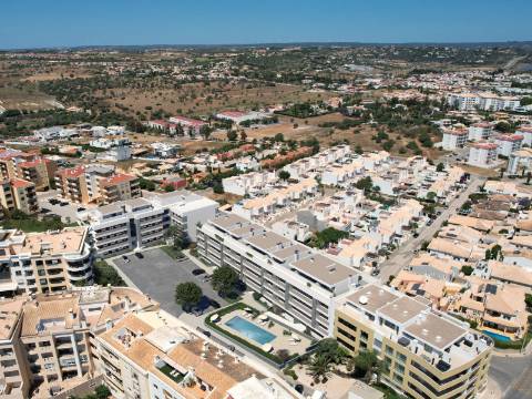 Lagos - Apartamento T2+1 em empreendimento com piscina, a 5 minutos da praia