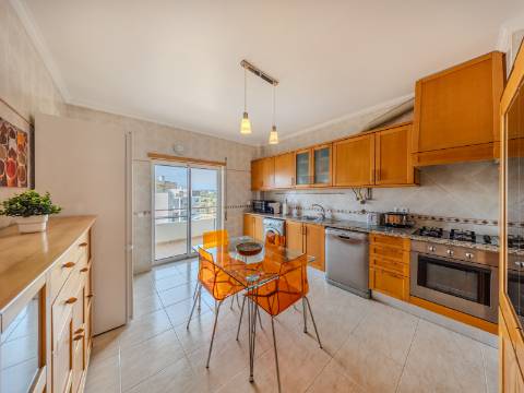 ARMAÇÃO DE PÊRA - Apartamento T2 no último piso com VISTA MAR