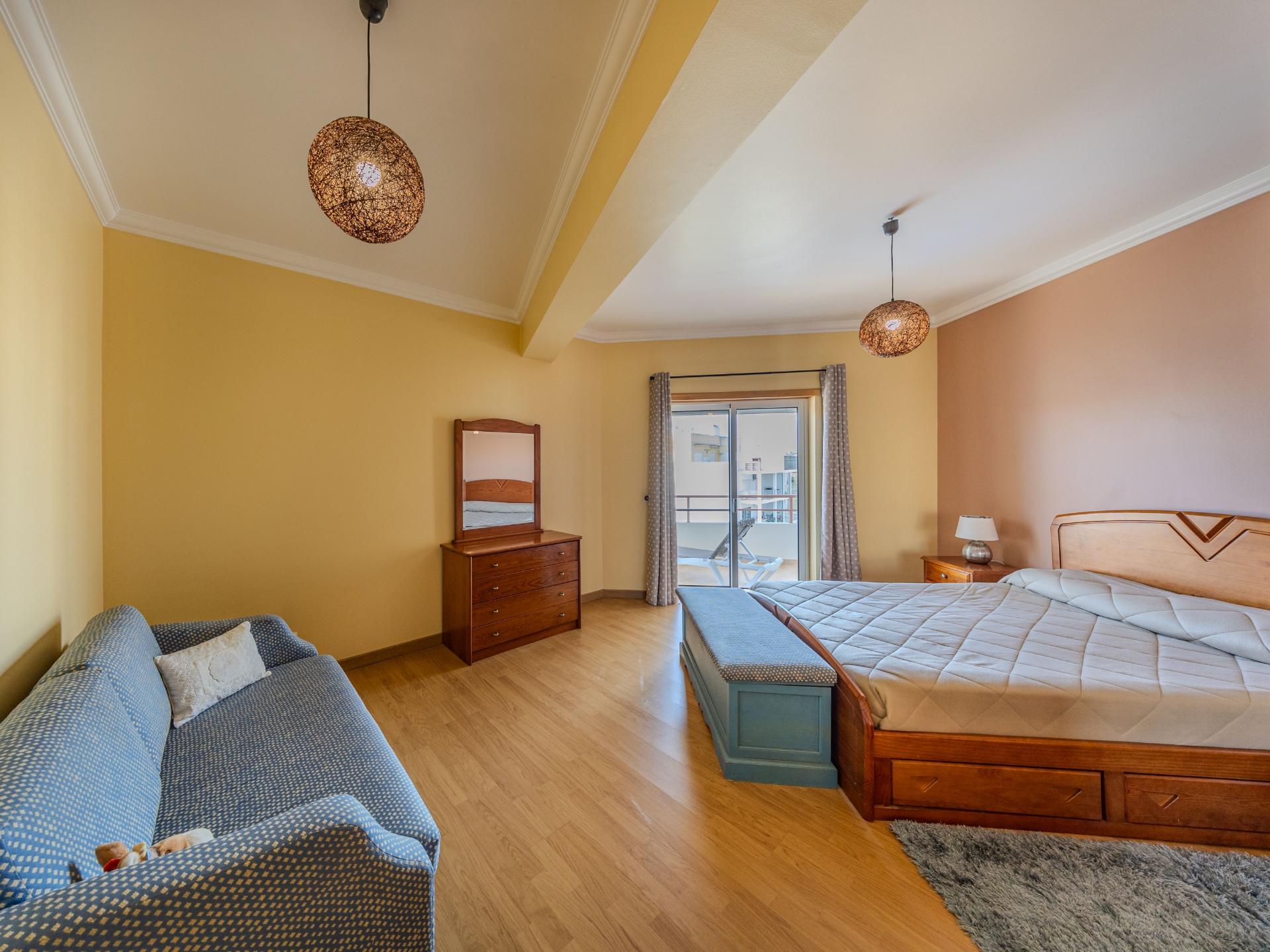 ARMAÇÃO DE PÊRA - Apartamento T2 no último piso com VISTA MAR