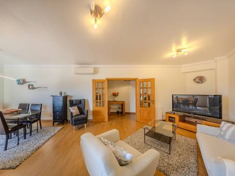 ARMAÇÃO DE PÊRA - Apartamento T2 no último piso com VISTA MAR