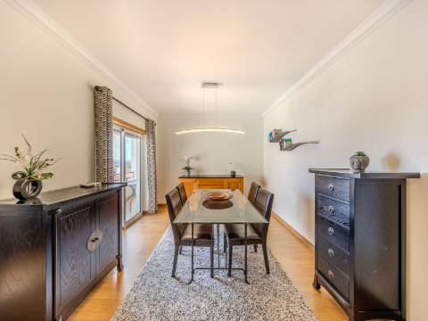 ARMAÇÃO DE PÊRA - Apartamento T2 no último piso com VISTA MAR