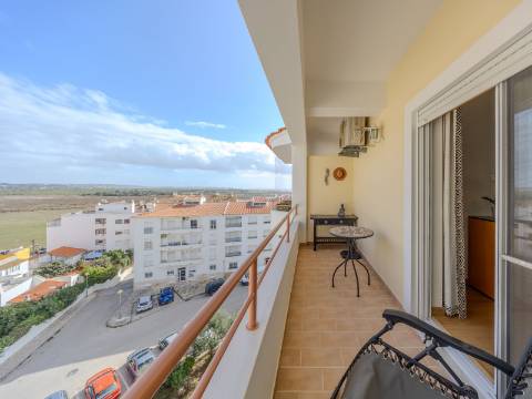 ARMAÇÃO DE PÊRA - Apartamento T2 no último piso com VISTA MAR