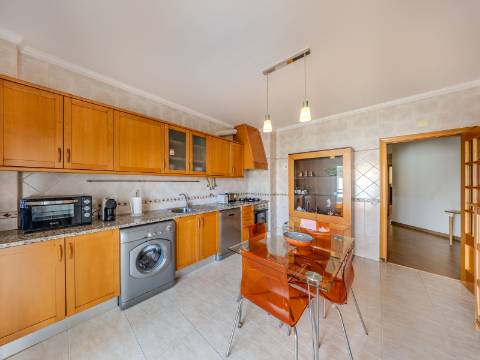ARMAÇÃO DE PÊRA - Apartamento T2 no último piso com VISTA MAR