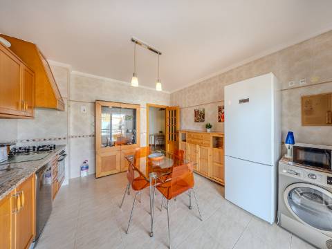 ARMAÇÃO DE PÊRA - Apartamento T2 no último piso com VISTA MAR