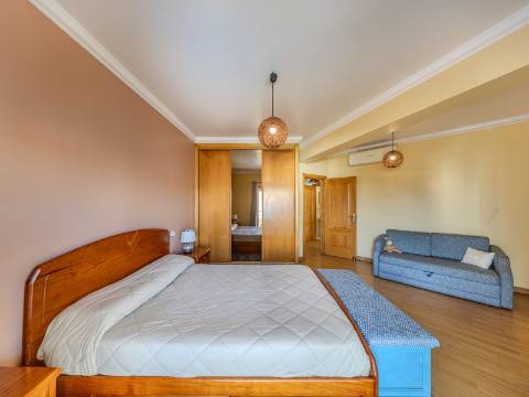 ARMAÇÃO DE PÊRA - Apartamento T2 no último piso com VISTA MAR