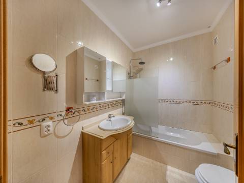 ARMAÇÃO DE PÊRA - Apartamento T2 no último piso com VISTA MAR