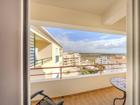 ARMAÇÃO DE PÊRA - Apartamento T2 no último piso com VISTA MAR