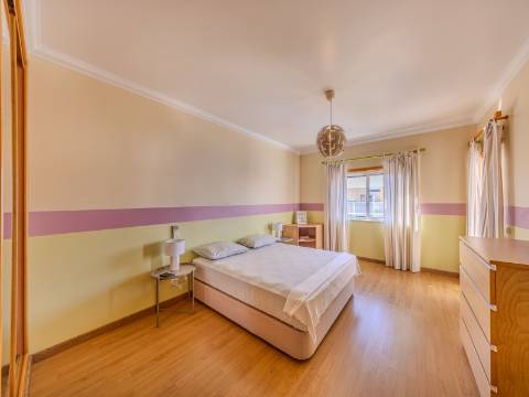 ARMAÇÃO DE PÊRA - Apartamento T2 no último piso com VISTA MAR