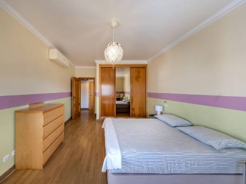 ARMAÇÃO DE PÊRA - Apartamento T2 no último piso com VISTA MAR