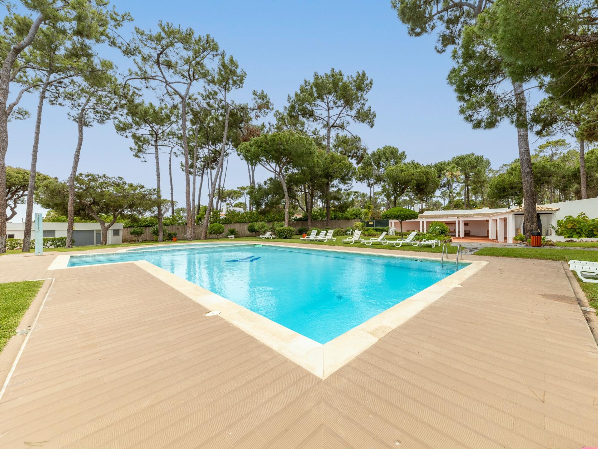 Vilamoura - Moradia em Banda T0+1 em Condomínio com Piscina (Pronta a Habitar)