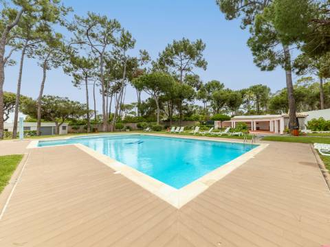 Vilamoura - Moradia em Banda T0+1 em Condomínio com Piscina (Pronta a Habitar)