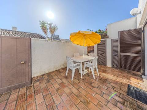 Vilamoura - Moradia em Banda T0+1 em Condomínio com Piscina (Pronta a Habitar)