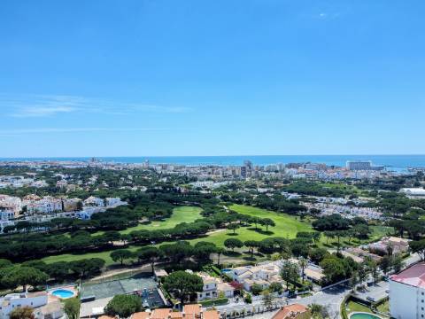 Vilamoura - Moradia em Banda T0+1 em Condomínio com Piscina (Pronta a Habitar)