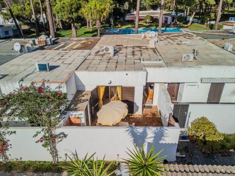 Vilamoura - Moradia em Banda T0+1 em Condomínio com Piscina (Pronta a Habitar)