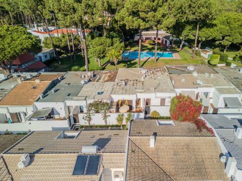 Vilamoura - Moradia em Banda T0+1 em Condomínio com Piscina (Pronta a Habitar)