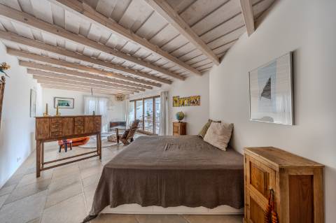 Tavira - Moradia Triplex com Piscina no Coração da Cidade