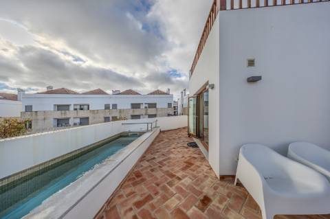 Tavira - Moradia Triplex com Piscina no Coração da Cidade
