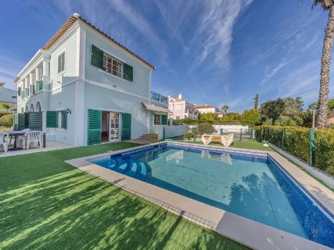 Vilamoura - Fantástica moradia de 4 quartos com amplas áreas em localização privilegiada