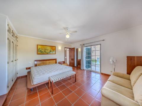 Vilamoura - Fantástica moradia de 4 quartos com amplas áreas em localização privilegiada