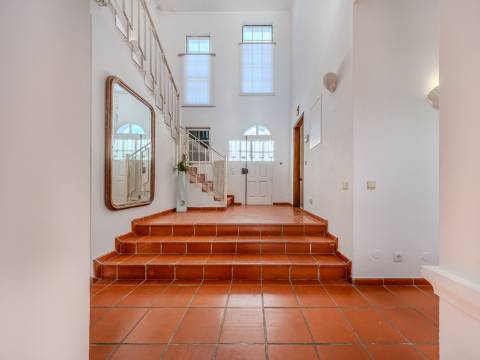 Vilamoura - Fantástica moradia de 4 quartos com amplas áreas em localização privilegiada