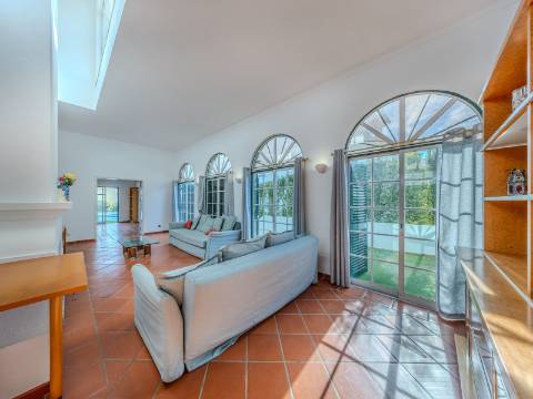 Vilamoura - Fantástica moradia de 4 quartos com amplas áreas em localização privilegiada