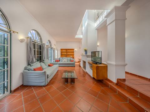 Vilamoura - Fantástica moradia de 4 quartos com amplas áreas em localização privilegiada