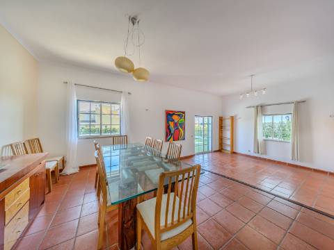 Vilamoura - Fantástica moradia de 4 quartos com amplas áreas em localização privilegiada