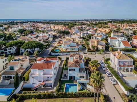 Vilamoura - Fantástica moradia de 4 quartos com amplas áreas em localização privilegiada