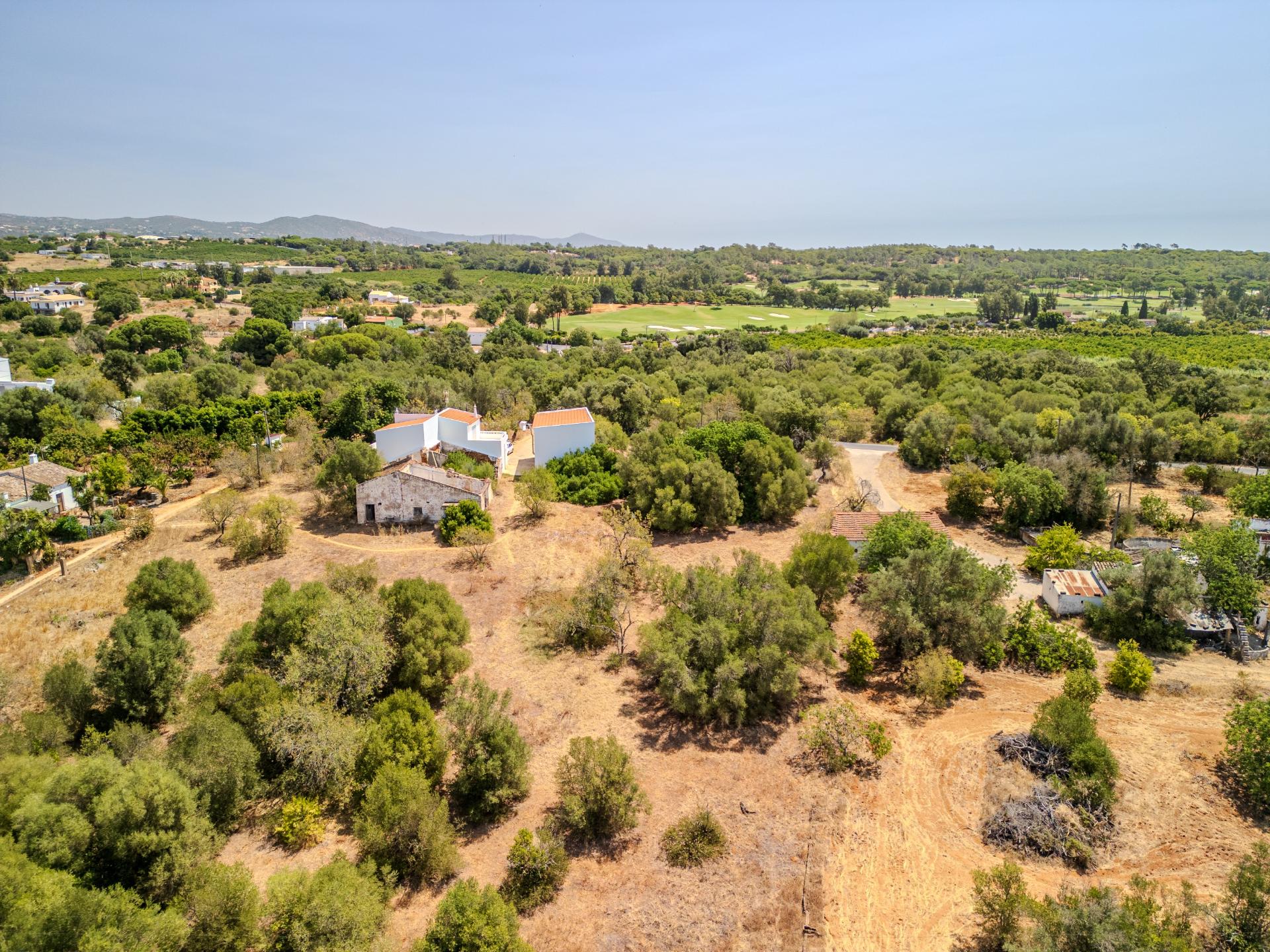 Almancil - Terreno com 2 ruínas