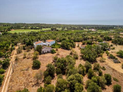 Almancil - Terreno com 2 ruínas