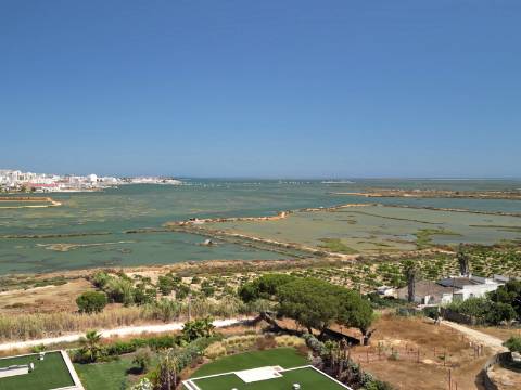 Faro - Moradia T4 em condomínio de luxo com vista para a Ria Formosa