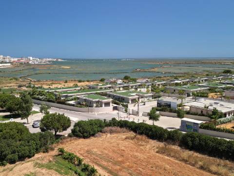 Faro - Moradia T4 em condomínio de luxo com vista para a Ria Formosa
