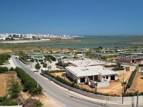 Faro - Moradia T4 em condomínio de luxo com vista para a Ria Formosa