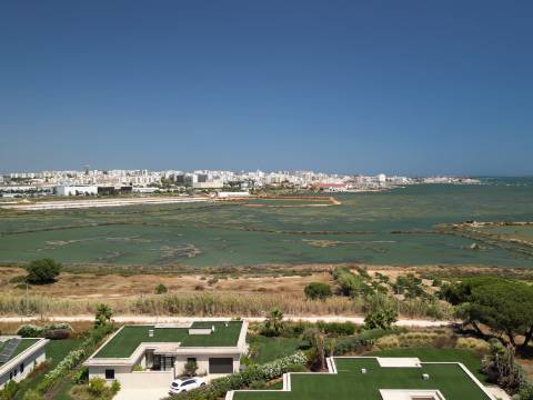 Faro - Moradia T4 em condomínio de luxo com vista para a Ria Formosa