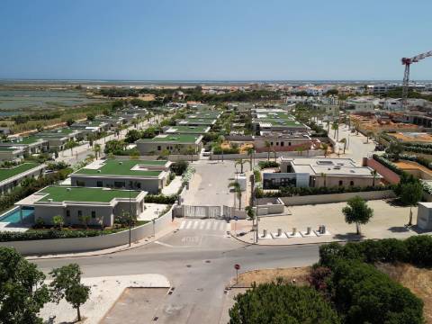 Faro - Moradia T4 em condomínio de luxo com vista para a Ria Formosa