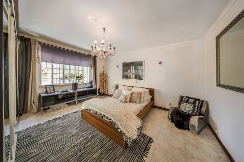 Villa de luxo com 6 quartos, casa de hóspedes e vistas deslumbrantes para o campo